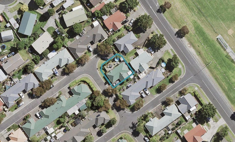 15 Hibernian Drive, Ranui, Auckland - Carousel 1