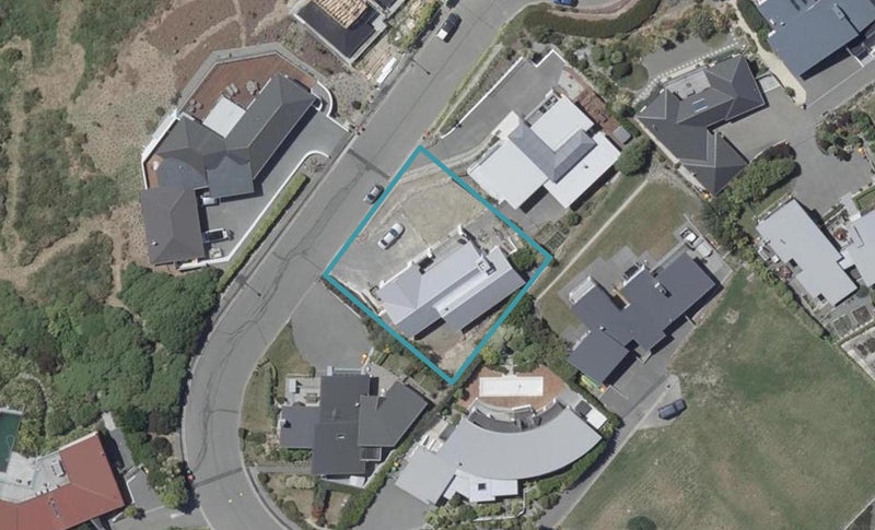 16 Omeo Crescent, Redcliffs, Christchurch - Carousel 1