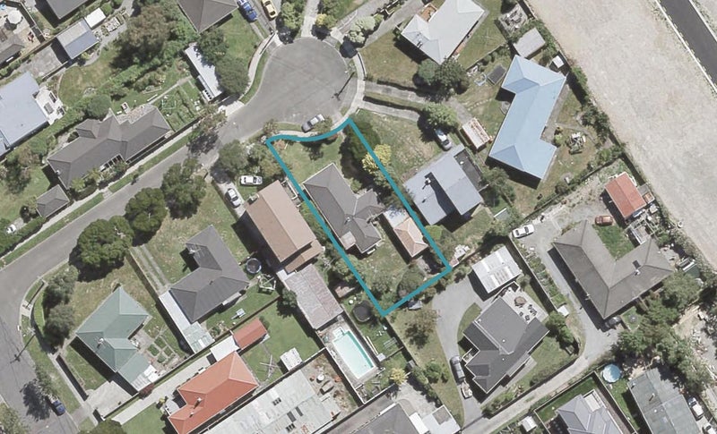 8 Ross Grove, Trentham, Upper Hutt - Carousel 1