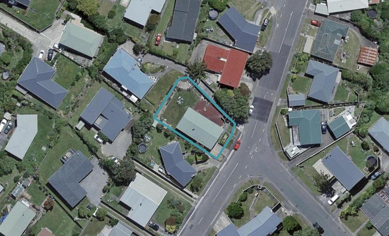 16 Quigley Street, Newlands, Wellington - Carousel 1