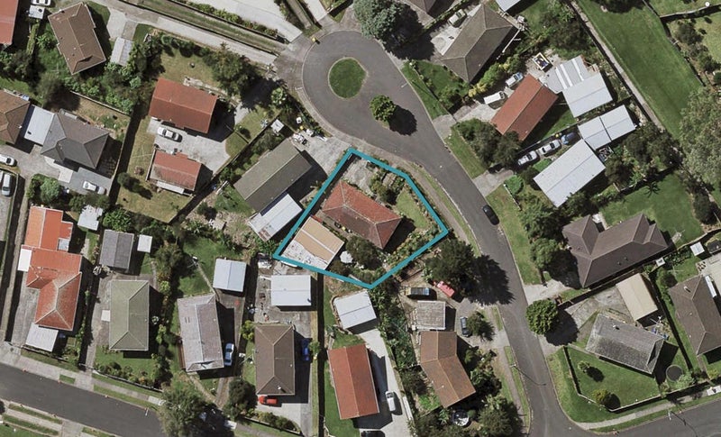 4 Pesaro Place, Clover Park, Auckland - Carousel 1