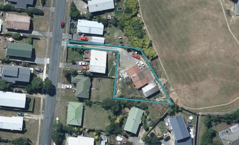 12 Limerick Grove, Ascot Park, Porirua - Carousel 1