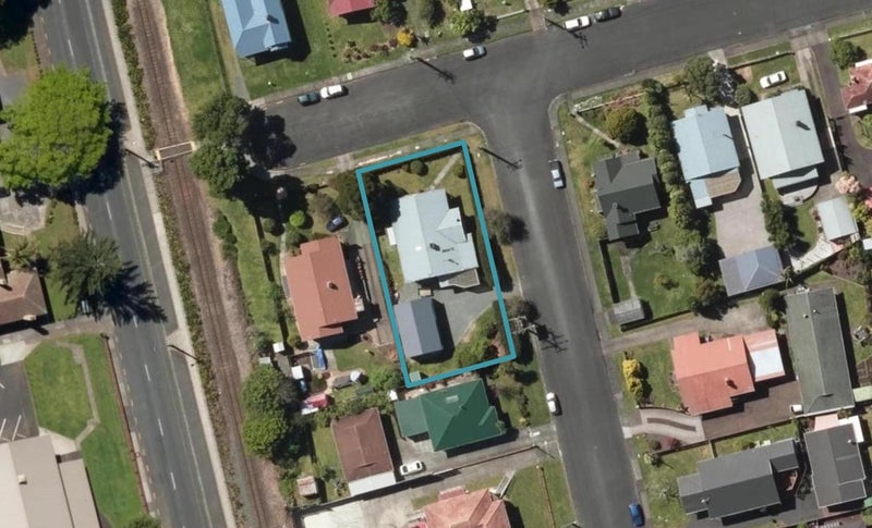 15 Dinniss Avenue, Regent, Whangarei - Carousel 1