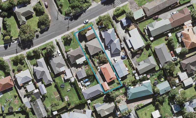 8 Vodanovich Road, Te Atatu South, Auckland - Carousel 1