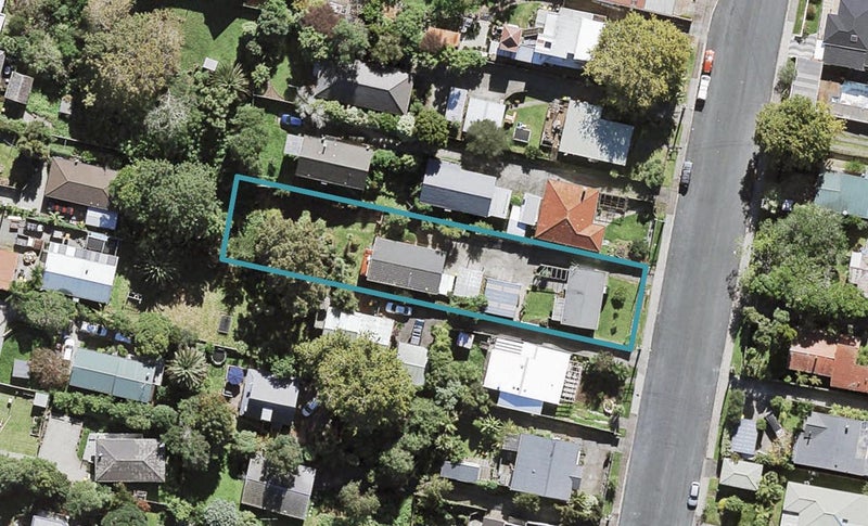2/12 Cresta Avenue, Beach Haven, Auckland - Carousel 1