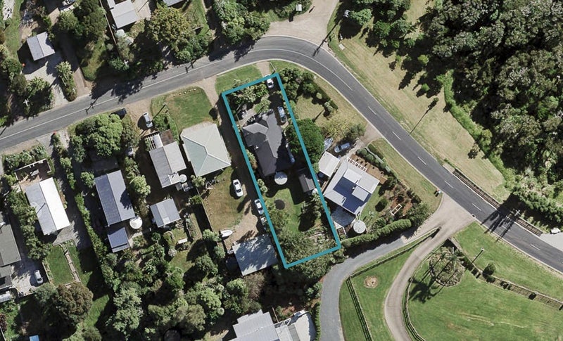 73 Hauraki Road, Oneroa, Waiheke Island - Carousel 1