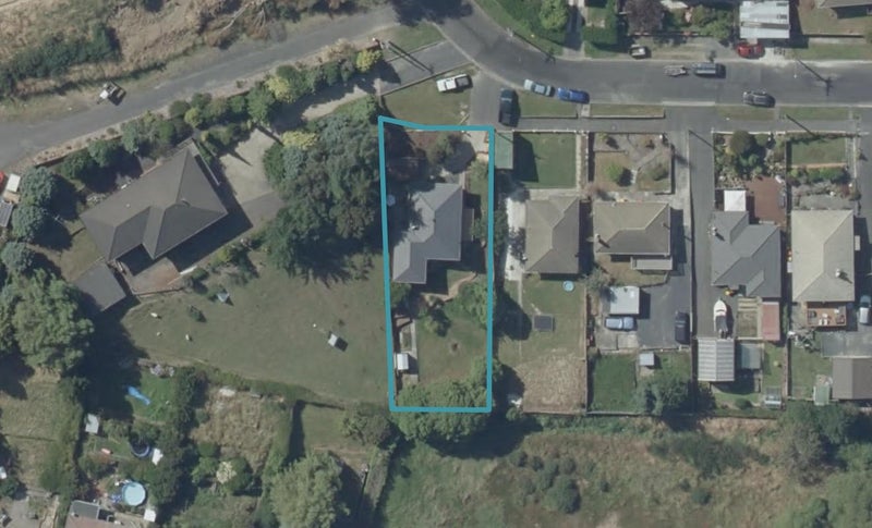 30 Waldron Crescent, Green Island, Dunedin - Carousel 1