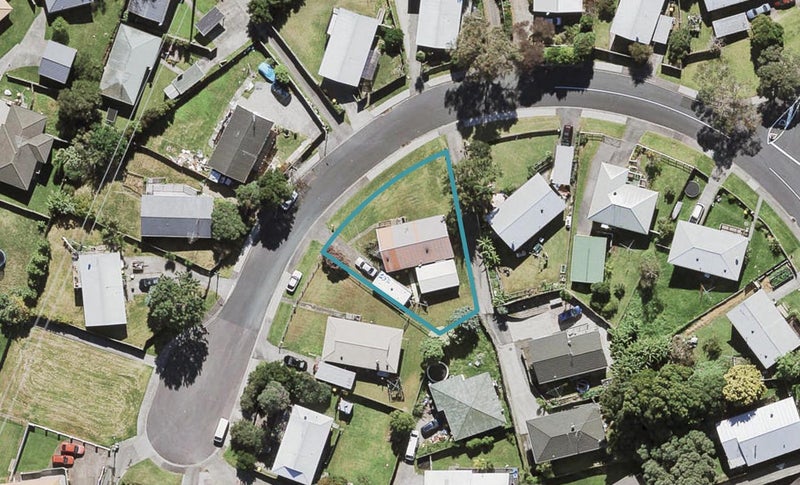 32 Lilburn Crescent, Massey, Auckland - Carousel 1