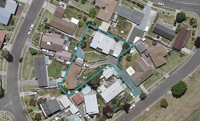 8 Perry Crescent, Greenmeadows, Napier - Carousel 1