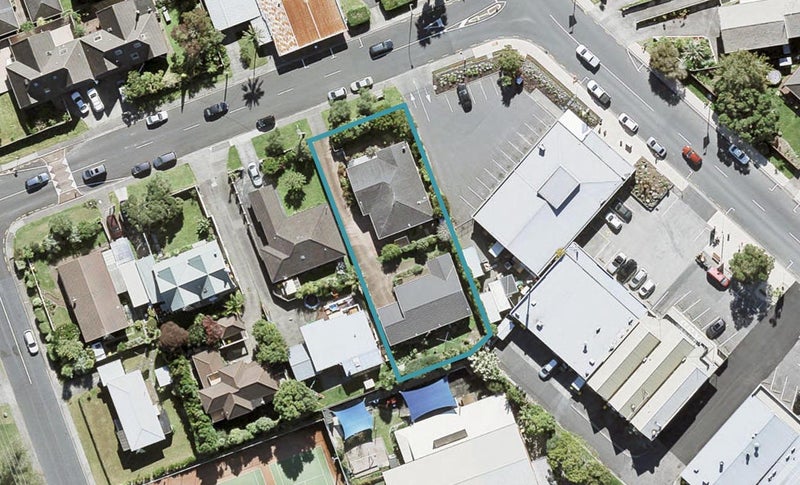 2/2 County Road, Torbay, Auckland - Carousel 1