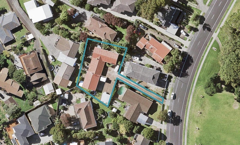 2/19 Murvale Drive, Bucklands Beach, Auckland - Carousel 1