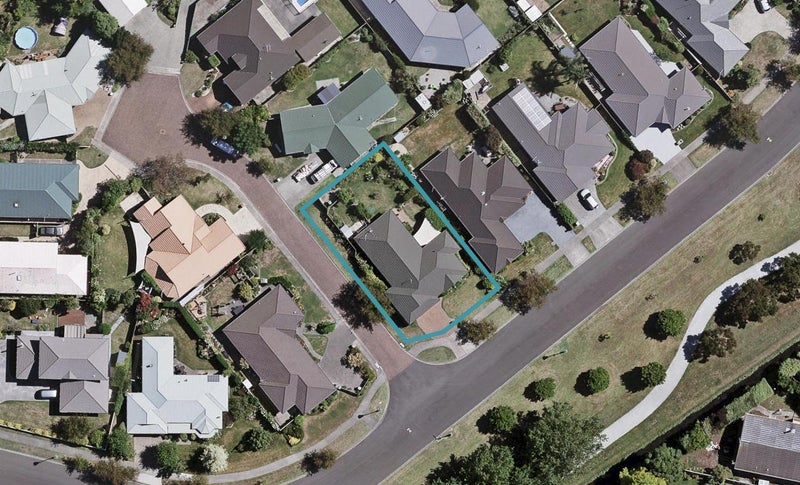 18 Brompton Drive, Taradale, Napier - Carousel 1