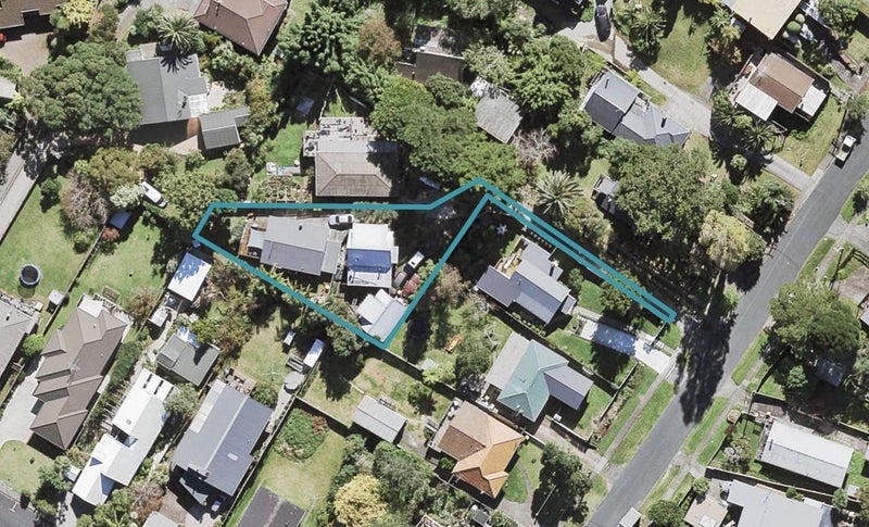 1/10 Rambler Crescent, Beach Haven, Auckland - Carousel 1