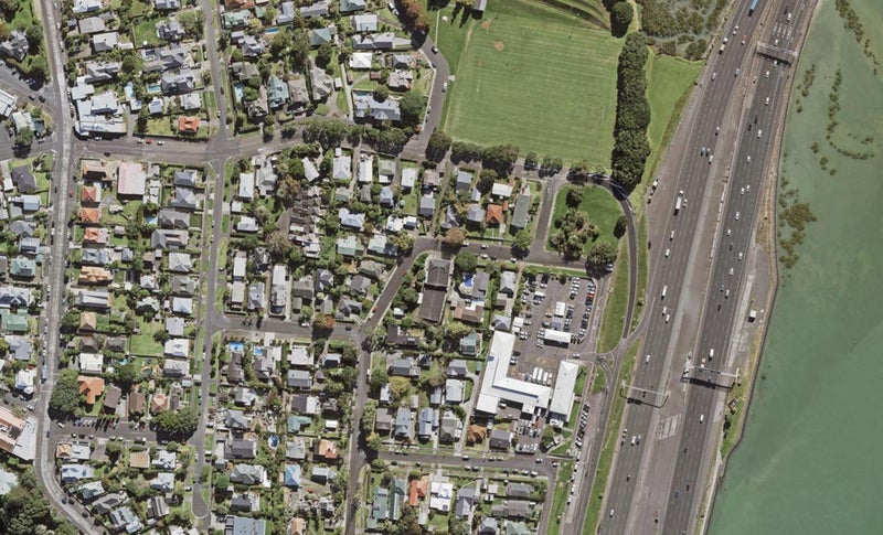 1 Nelson Avenue, Northcote Point, Auckland - Carousel 1