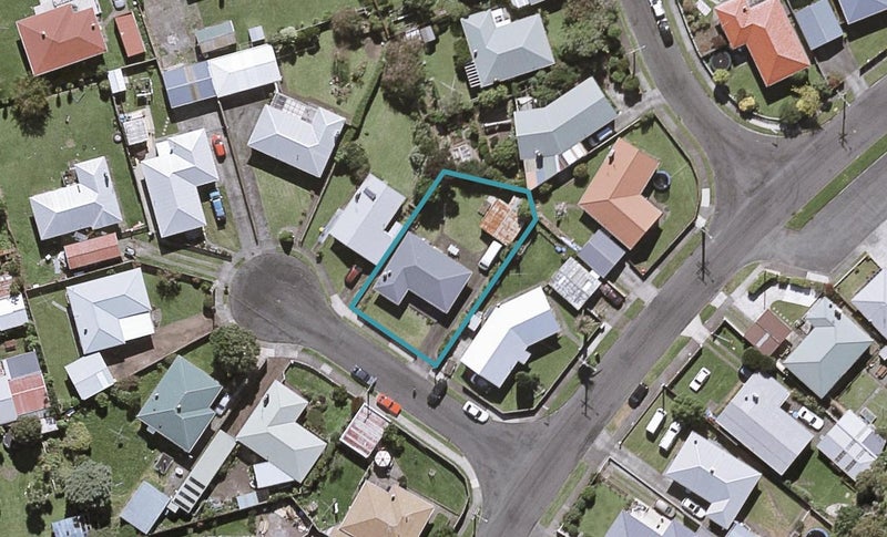 4 Buckland Place, Spotswood, New Plymouth - Carousel 1