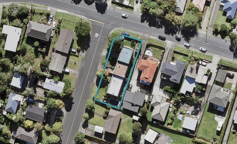 2/2 Kemp Road, Massey, Auckland - Carousel 1