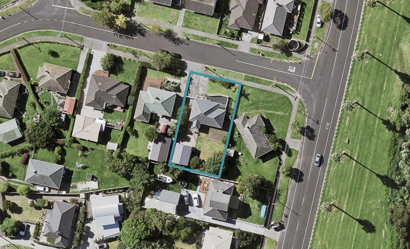 21 Tuakiri Street, Point England, Auckland - Carousel 1