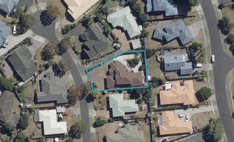 8 Guernsey Place, Grandview Heights, Hamilton - Carousel 1