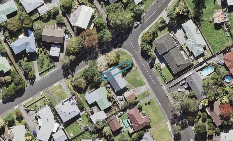 2/5 Dellwood Avenue, Henderson, Auckland - Carousel 1
