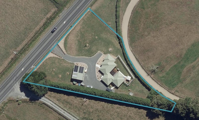 327 Tuhikaramea Road, Temple View, Hamilton - Carousel 1