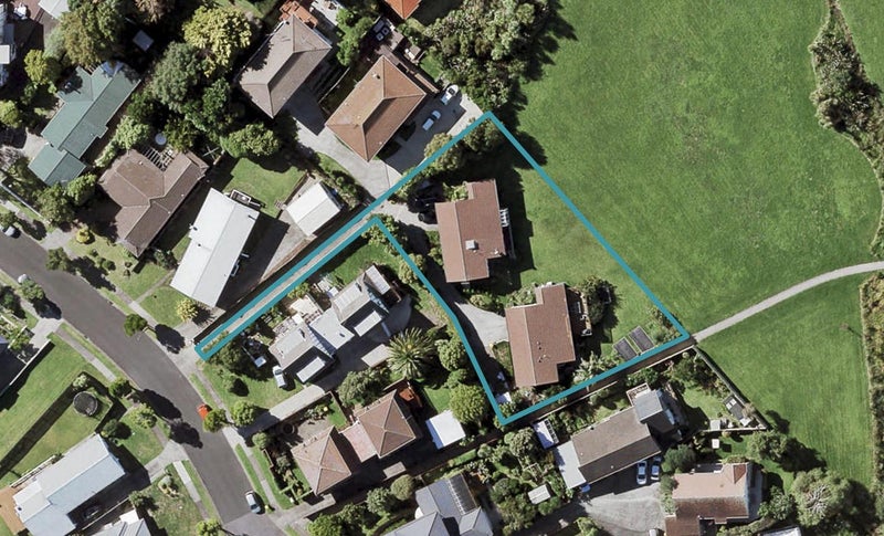 2/22 Curacao Place, Half Moon Bay, Auckland - Carousel 1