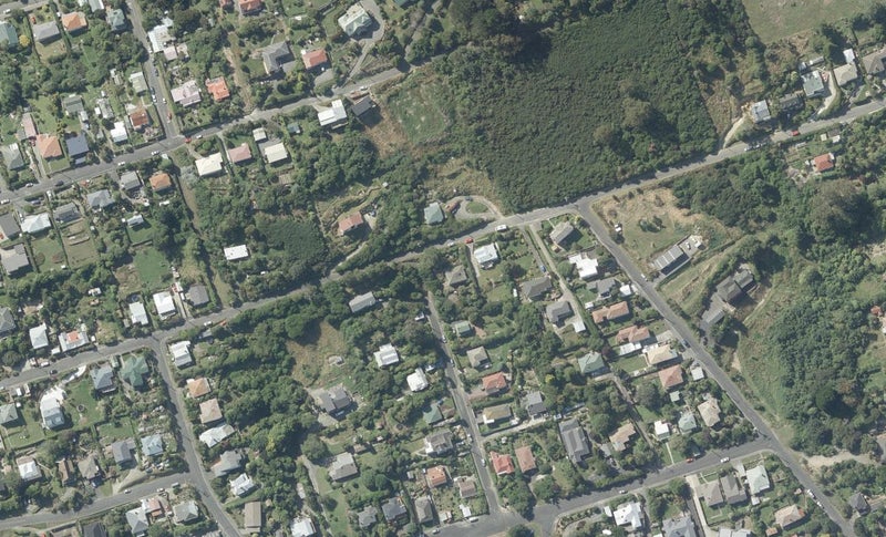 74 Manapouri Street, Ravensbourne, Dunedin - Carousel 1