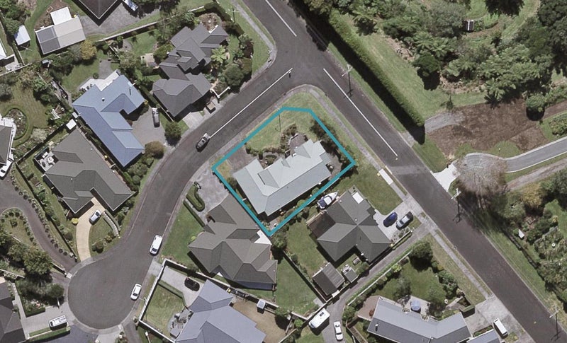 1 Royal Heights, Glen Avon, New Plymouth - Carousel 1