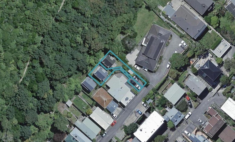 13B Upper Lewisville Terrace, Thorndon, Wellington - Carousel 1