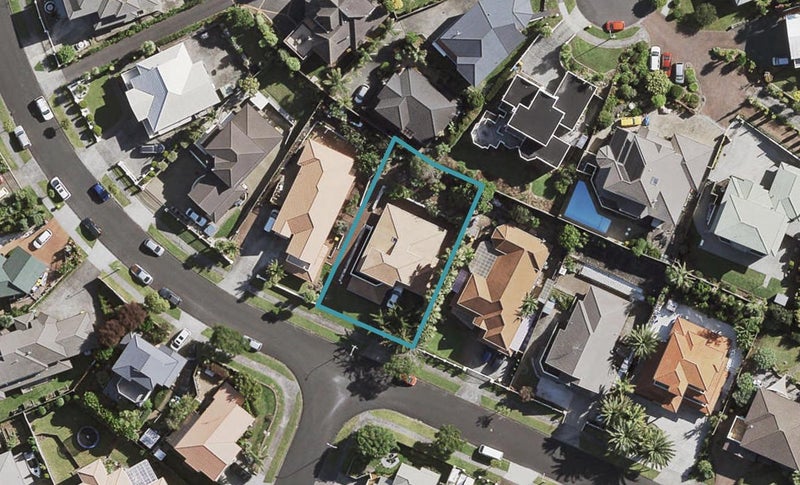 38 Ribbonwood Crescent, Goodwood Heights, Auckland - Carousel 1