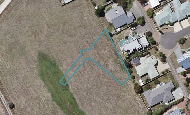 11 Selby Lane, HAVELOCK NORTH - Carousel 1