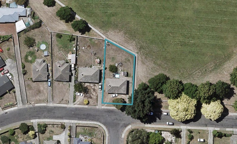 1118 Cunningham Crescent, Mayfair, Hastings - Carousel 1