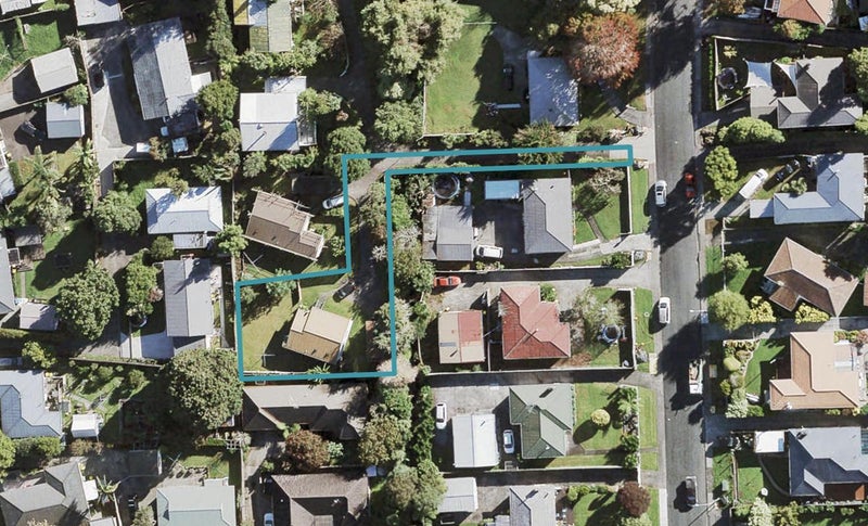 16A Gill Avenue, Te Atatu Peninsula, Auckland - Carousel 1