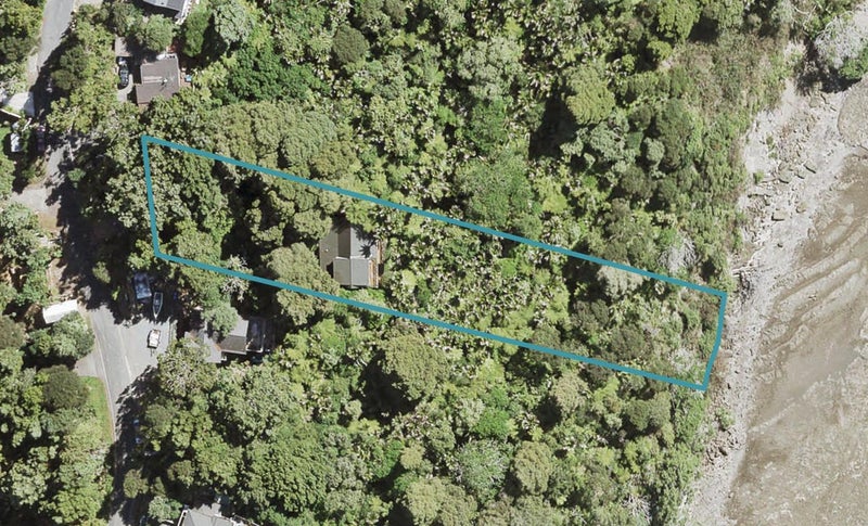62 Kauri Point Road, Laingholm, Auckland - Carousel 1