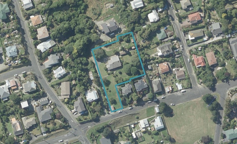 45 Totara Street, Ravensbourne, Dunedin - Carousel 1