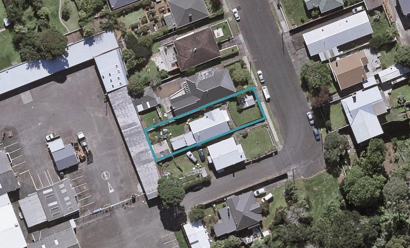 12 Pukenui Street, Strandon, New Plymouth - Carousel 1