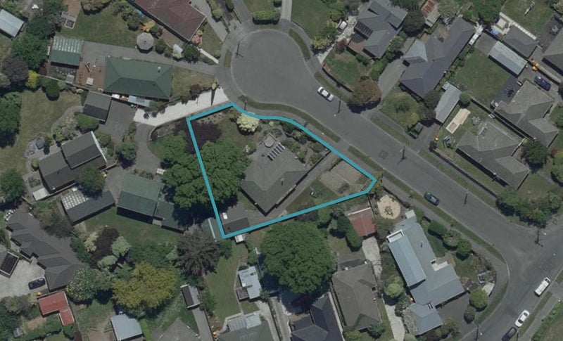 3 Merton Place, Bryndwr, Christchurch - Carousel 1