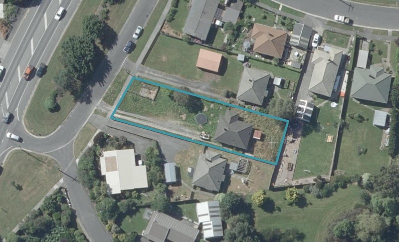 16 Brighton Road, Green Island, Dunedin - Carousel 1