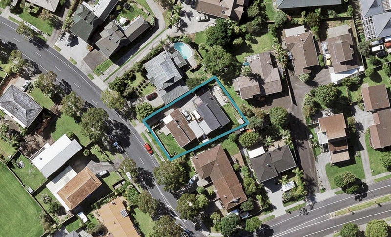 2/3 Bramley Drive, Farm Cove, Auckland - Carousel 1