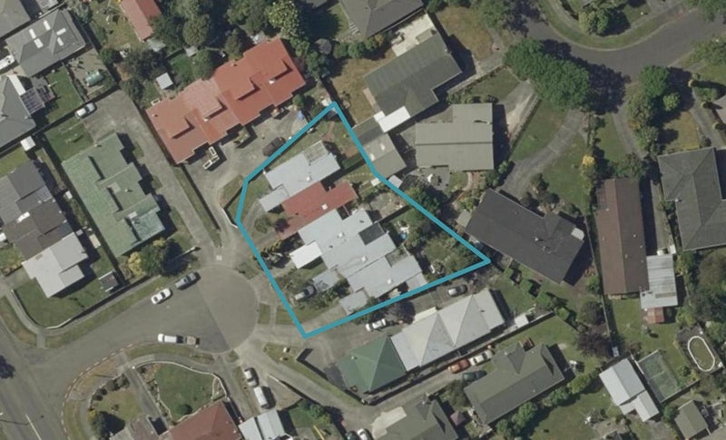 10 Westmere Place, Takaro, Palmerston North - Carousel 1