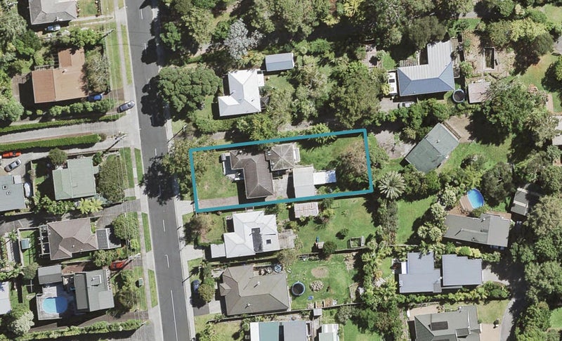 56 Konini Road, Titirangi, Auckland - Carousel 1