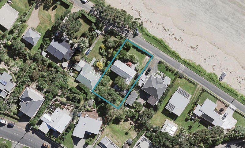 8 Beach Parade, Oneroa, Waiheke Island - Carousel 1