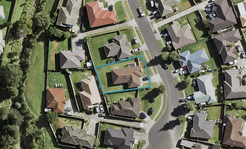 19 Loughinisland Place, Weymouth, Auckland - Carousel 1