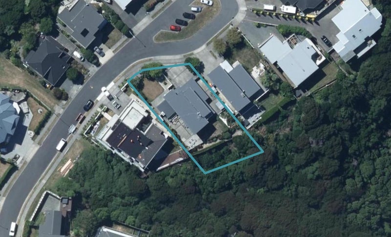 8 St Austell Close, Camborne, Porirua - Carousel 1