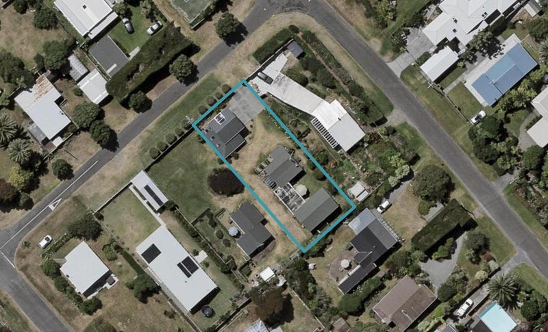 4 Ngapaki Street, Waikanae Beach, Waikanae - Carousel 1