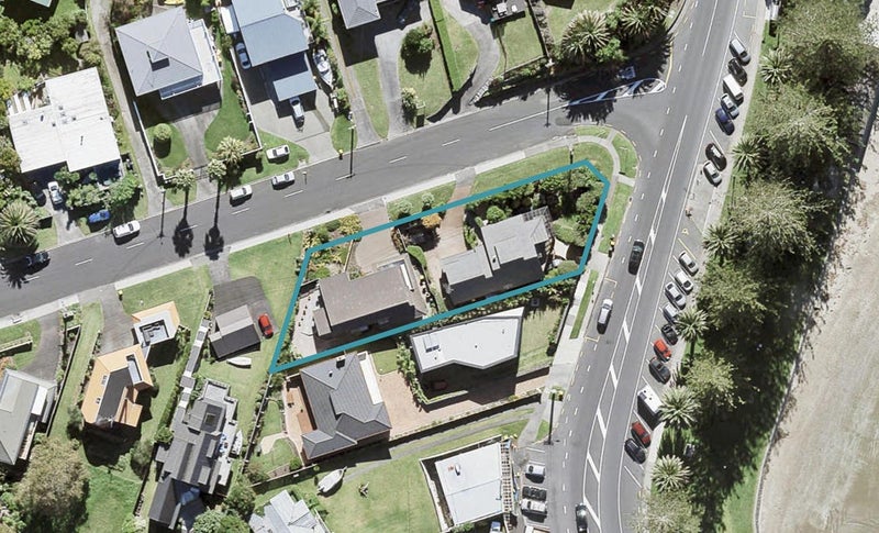 1/942 Beach Road, Waiake, Auckland - Carousel 1