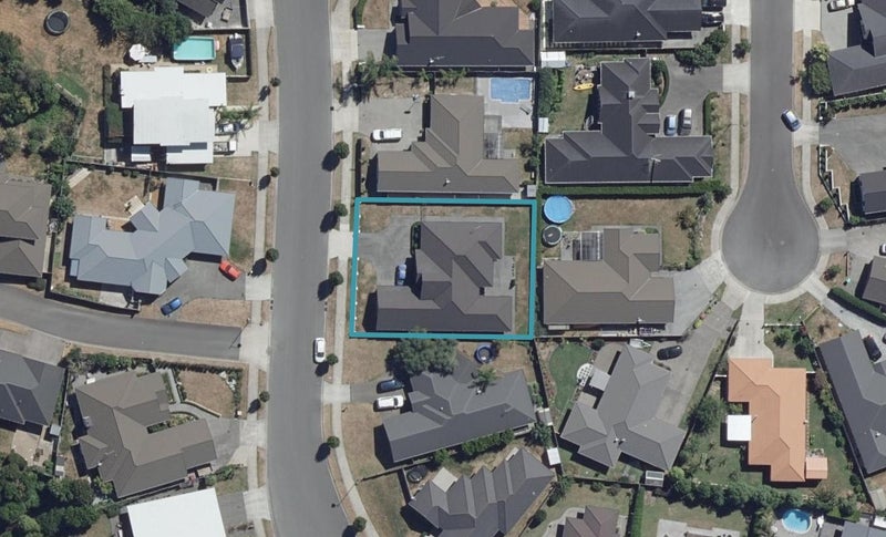 97 Saint James Drive, Huntington, Hamilton - Carousel 1