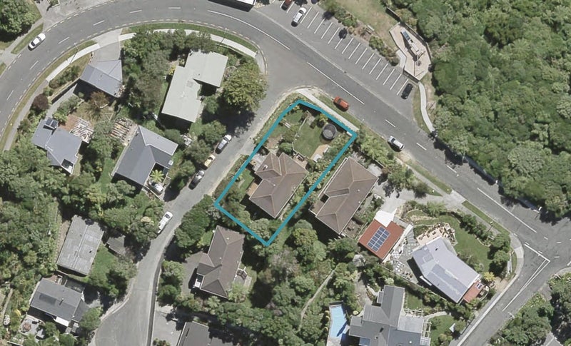 1 Atahu Grove, Tirohanga, Lower Hutt - Carousel 1