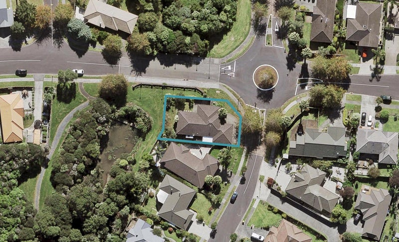 1 Carnelian Court, Westgate, Auckland - Carousel 1