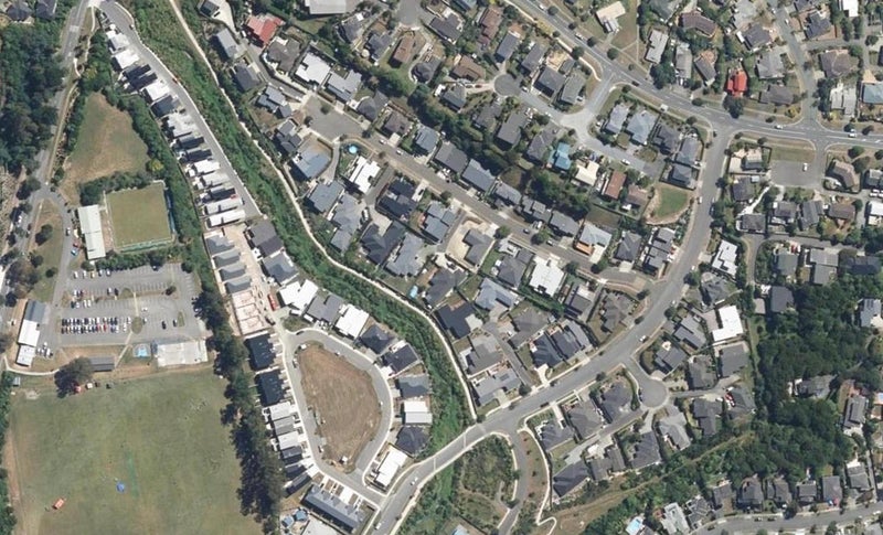 11 Flotilla Place, Whitby, Porirua - Carousel 1