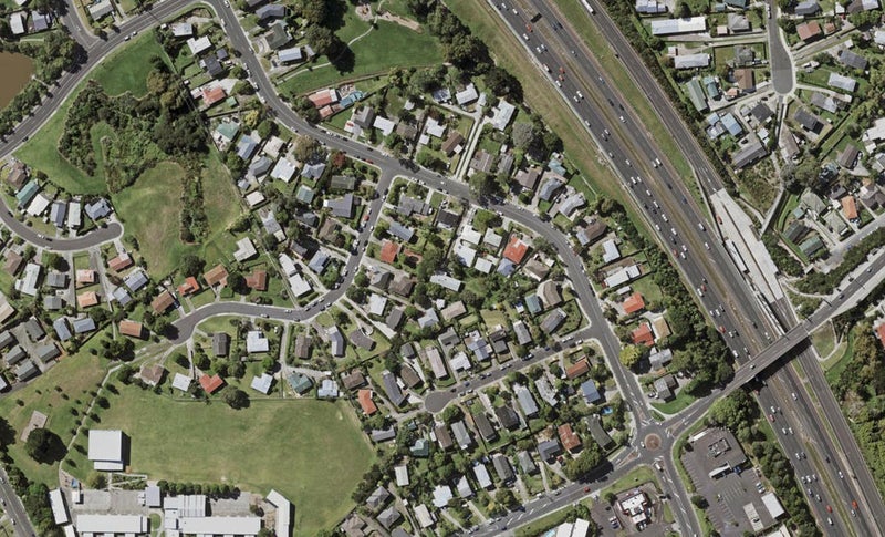 20 Totaravale Drive, Totara Vale, Auckland - Carousel 1